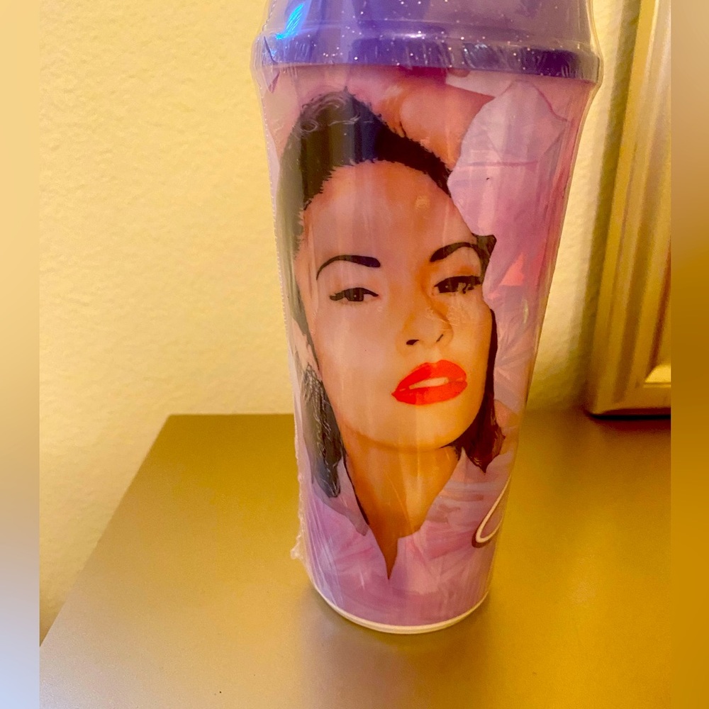 Selena Quintanilla 32 oz refillable cup (circle k).